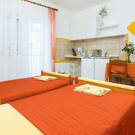 Lovely Apartment In Omis With Kitchenette ภายนอก รูปภาพ