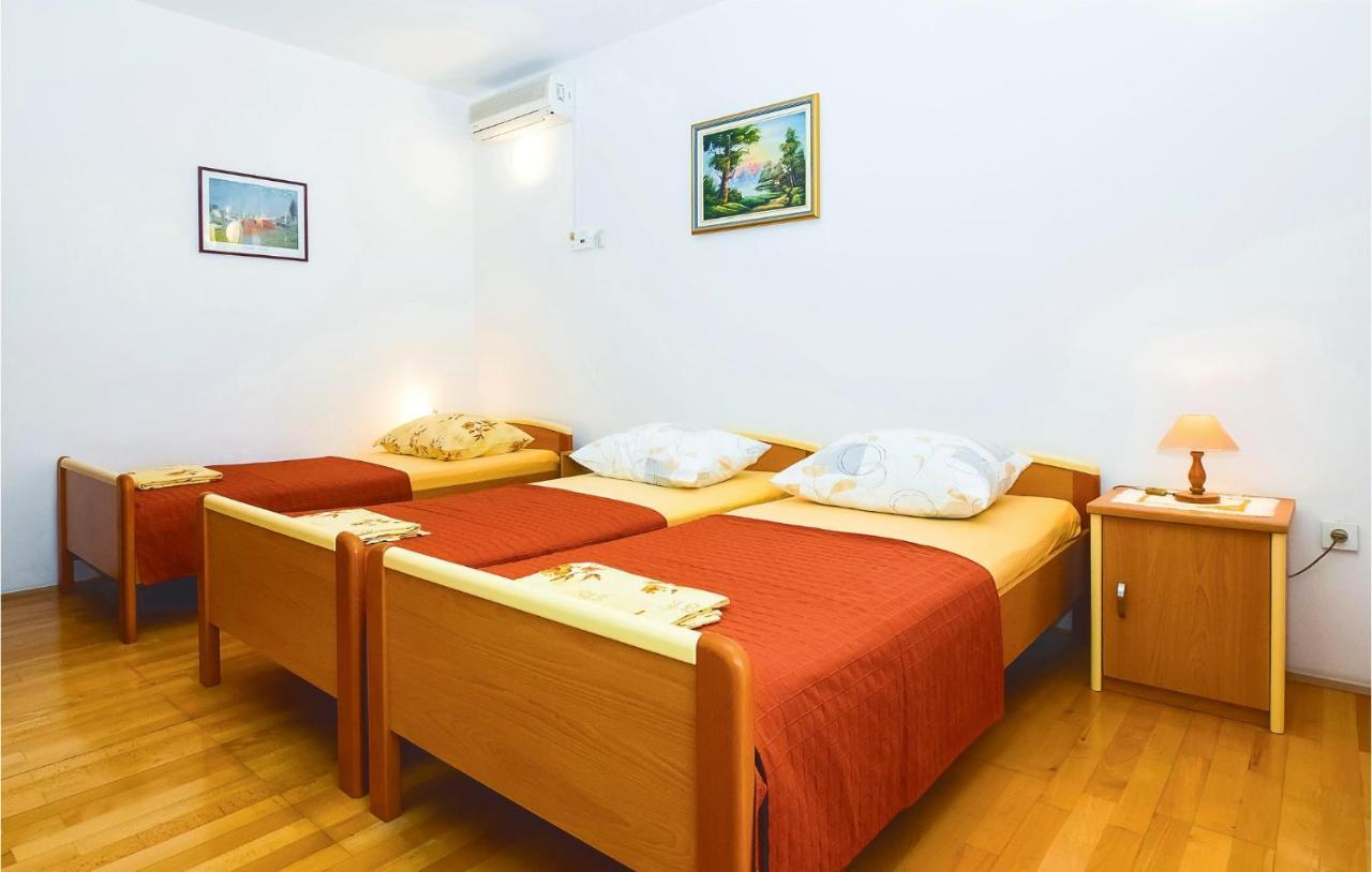 Lovely Apartment In Omis With Kitchenette ภายนอก รูปภาพ
