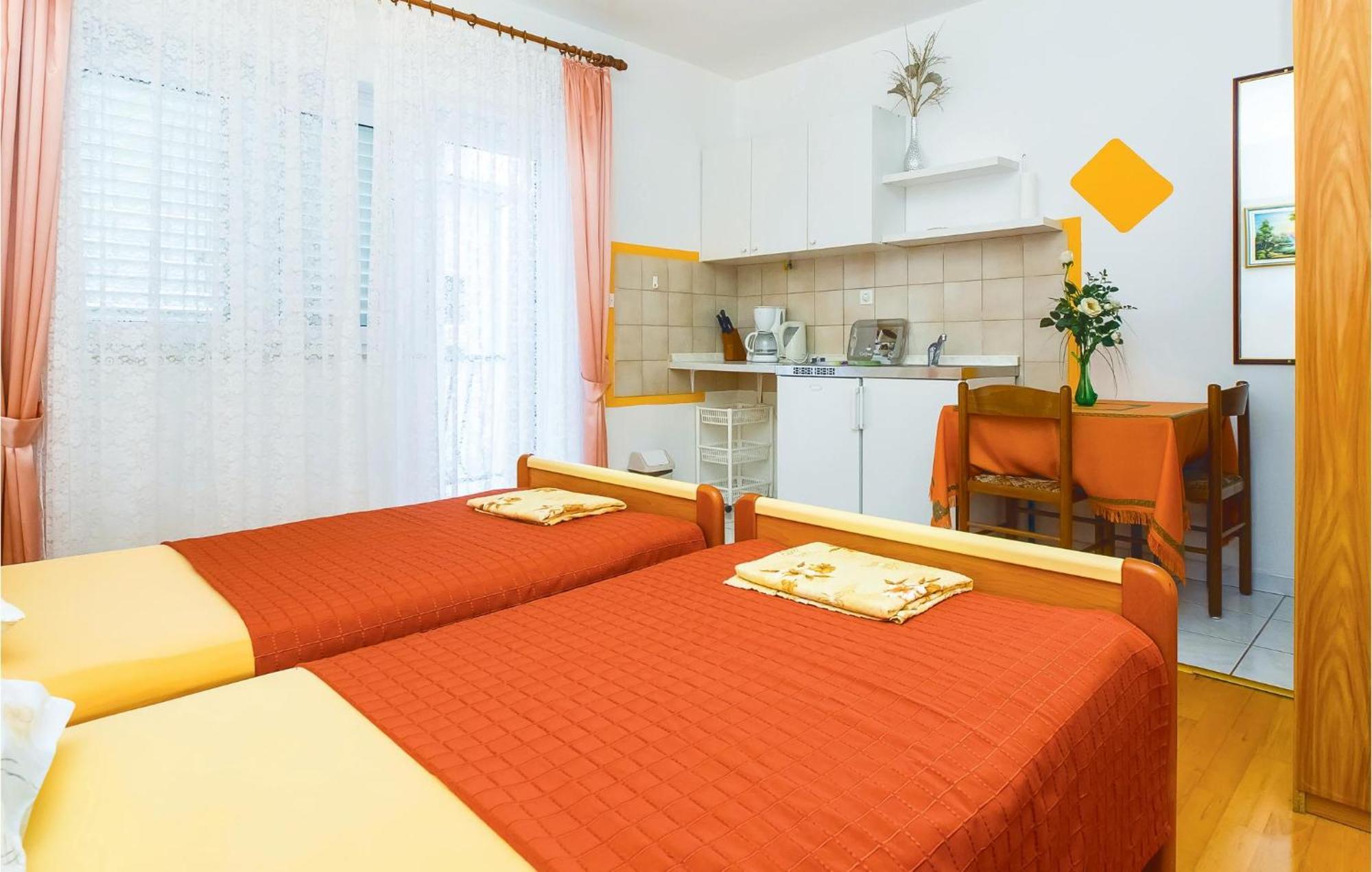 Lovely Apartment In Omis With Kitchenette ภายนอก รูปภาพ