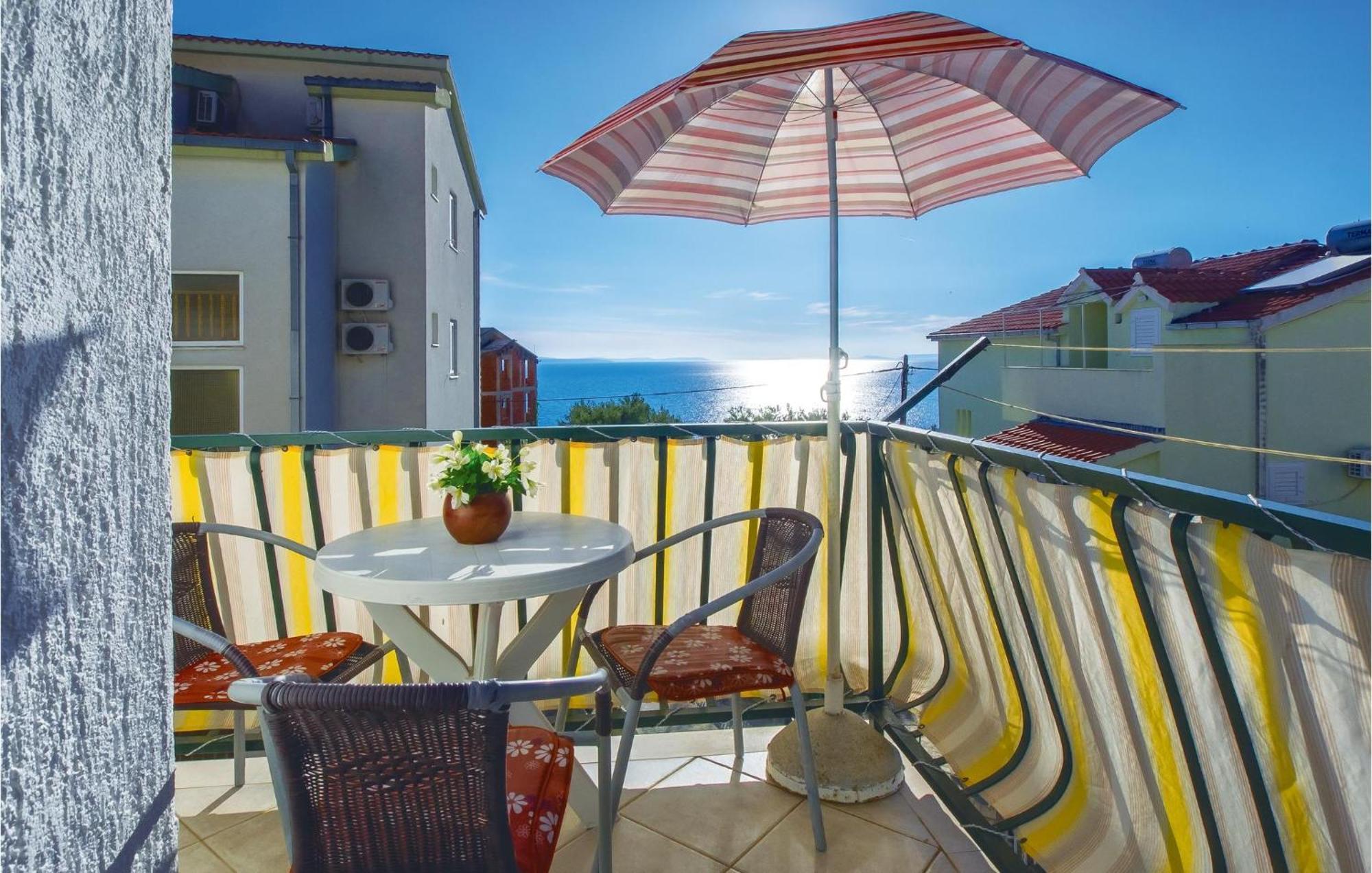 Lovely Apartment In Omis With Kitchenette ภายนอก รูปภาพ