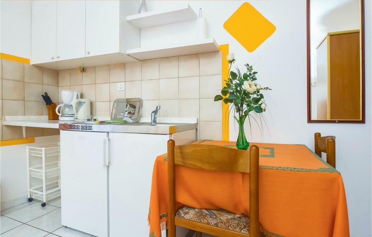 Lovely Apartment In Omis With Kitchenette ภายนอก รูปภาพ